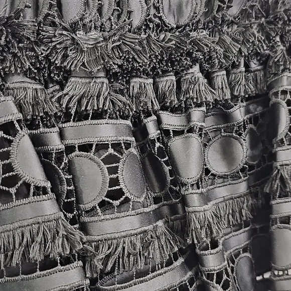 Nwot Badgley Mischka Black/White Off Shoulder Fringed Shortsleeve Ruffle Dress - Picture 6 of 17